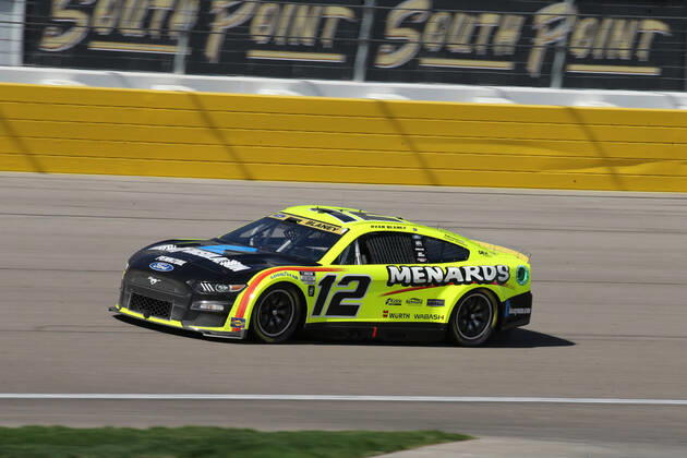 LAS VEGAS, NV - OCTOBER 16: Ryan Blaney ( 12 Team Penske Menards Knauf Ford) racing during the South Point 400 NASCAR, Motorsport, USA Cup Series Playoff race on October 16, 2022, at Las Vegas Motor Speedway in Las Vegas, NV. (Photo by Matthew Bolt LVMS Icon Sportswire) AUTO: OCT 16 NASCAR Cup Series Playoff South Point 400 Icon221016049