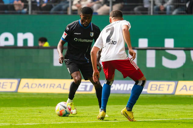 Moritz Broni Kwarteng 1 FC Magdeburg 8 vs William Mikelbrencis Hamburger SV 2 Hamburger SV vs 1 FC Magdeburg, Football, 2 Bundesliga, Matchday 13, Season 2022 23, 23 10 2022 DFL REGULATES PROHIBIT ANY USE OF PHOTOGRAPHS AS IMAGE SEQUENCES AND OR QUASI VIDEO Press photo Marcel von Fehrn Hamburger SV vs 1 FC Magdeburg, Football, 2 Bundesliga, Matchday 13, Season 2022 23, 23 10 2022 Hamburg Copyright: xEibner-Pressefoto MarcelxvonxFehrnx EP_EER