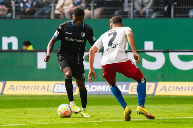 Moritz Broni Kwarteng 1 FC Magdeburg 8 vs William Mikelbrencis Hamburger SV 2 Hamburger SV vs 1 FC Magdeburg, Football, 2 Bundesliga, Matchday 13, Season 2022 23, 23 10 2022 DFL REGULATES PROHIBIT ANY USE OF PHOTOGRAPHS AS IMAGE SEQUENCES AND OR QUASI VIDEO Press photo Marcel von Fehrn Hamburger SV vs 1 FC Magdeburg, Football, 2 Bundesliga, Matchday 13, Season 2022 23, 23 10 2022 Hamburg Copyright: xEibner-Pressefoto MarcelxvonxFehrnx EP_EER