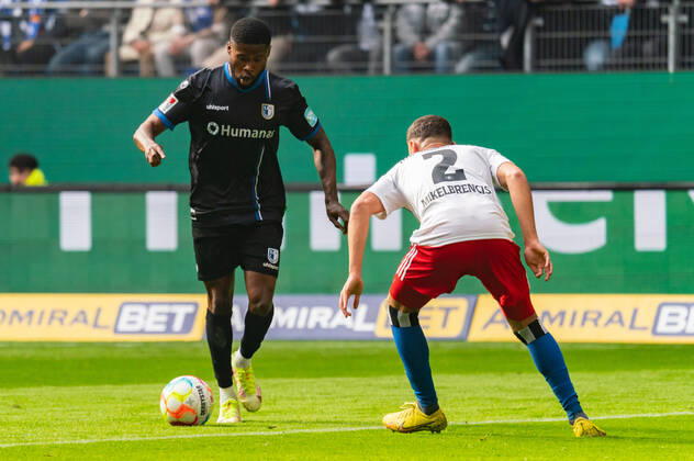 Moritz Broni Kwarteng 1 FC Magdeburg 8 vs William Mikelbrencis Hamburger SV 2 Hamburger SV vs 1 FC Magdeburg, Football, 2 Bundesliga, Matchday 13, Season 2022 23, 23 10 2022 DFL REGULATES PROHIBIT ANY USE OF PHOTOGRAPHS AS IMAGE SEQUENCES AND OR QUASI VIDEO Press photo Marcel von Fehrn Hamburger SV vs 1 FC Magdeburg, Football, 2 Bundesliga, Matchday 13, Season 2022 23, 23 10 2022 Hamburg Copyright: xEibner-Pressefoto MarcelxvonxFehrnx EP_EER