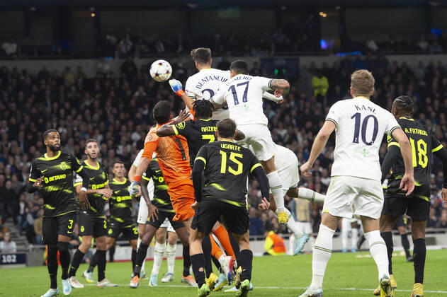 Rodrigo Bentancur of Tottenham Hotspur scores the equaliser during the UEFA Champions League match between Tottenham Hotspur and Sporting CP at Tottenham Hotspur Stadium, London, England on 26 October 2022. Copyright: xSalvioxCalabresex 34000032