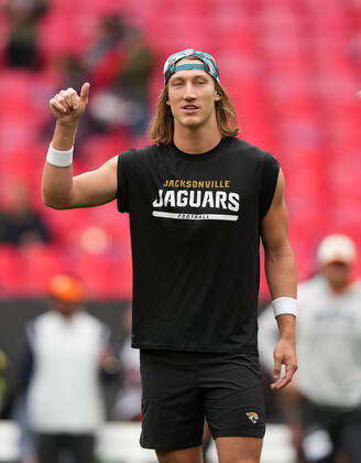 Trevor Lawrence of Jacksonville Jaguars pre match during the NFL, American Football Herren, USA match between Jacksonville Jaguars and Denver Broncos at Wembley Stadium, London, England on 30 October 2022. Copyright: xAndyxRowlandx PMI-5248-0001