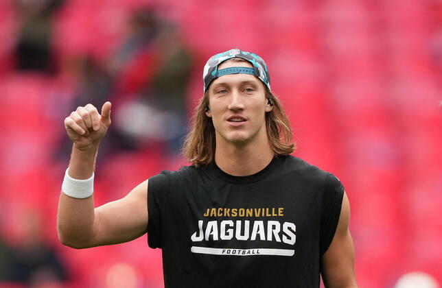 Trevor Lawrence of Jacksonville Jaguars pre match during the NFL, American Football Herren, USA match between Jacksonville Jaguars and Denver Broncos at Wembley Stadium, London, England on 30 October 2022. Copyright: xAndyxRowlandx PMI-5248-0002