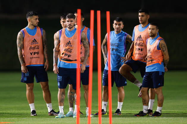 Argentina s players take part in a training session of the team held at Qatar s University, in Doha, Qatar, 19 November 2022, on the eve of inauguration soccer match of FIFA World Cup, WM, Weltmeisterschaft, Fussball Qatar 2022 between Qatar and Ecuador. FIFA World Cup Qatar 2022 - Argentina s training session !ACHTUNG: NUR REDAKTIONELLE NUTZUNG! Copyright: xJuanxIgnacioxRoncoronix EVE050 20221119-09d669e2e9f8c12e294b7e3a48a35a6945d54eb0