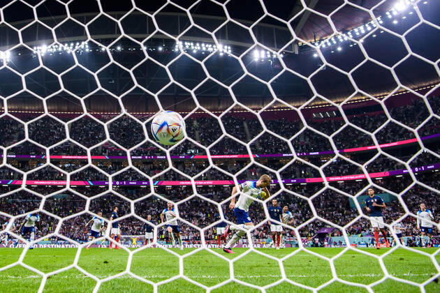 221210 Harry Kane of England celebrates after scoring 1 1 on a penalty shot during the FIFA World Cup 2022 quarterfinal between England and France on December 10, 2022 in Doha Photo Joel Marklund BILDBYRAN code JM JM0409 bbeng football football soccer fotball vm fotbols vm fotbols vm fotbols world cup 2022 fifa world cup 2022 quarter final quarter final quarter final england france france jubel, Copyright: JOELxMARKLUND BB221210JM122