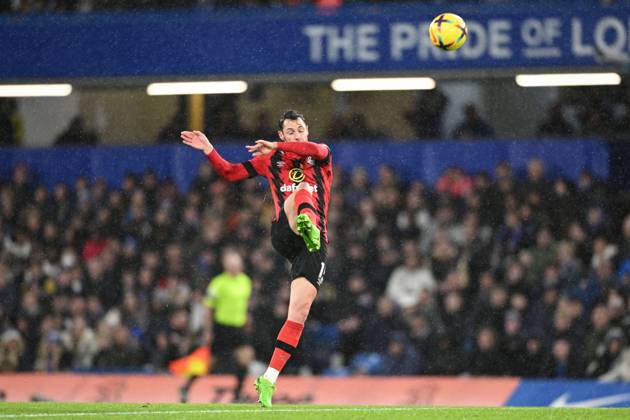 Chelsea v Bournemouth Premier League 27 12 2022. AFC Bournemouth defender Adam Smith (15) clears the ball during the Premier League match between Chelsea and Bournemouth at Stamford Bridge, London, England on 27 December 2022. London Stamford Bridge Greater London England Editorial use only DataCo restrictions apply See www.football-dataco.com , Copyright: xSimonxTraylenx PSI-16605-0017