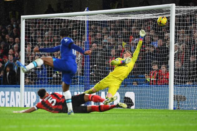 Chelsea v Bournemouth Premier League 27 12 2022. AFC Bournemouth goalkeeper Mark Travers (1) makes a save from Chelsea forward Raheem Sterling (17) during the Premier League match between Chelsea and Bournemouth at Stamford Bridge, London, England on 27 December 2022. London Stamford Bridge Greater London England Editorial use only DataCo restrictions apply See www.football-dataco.com , Copyright: xSimonxTraylenx PSI-16605-0019