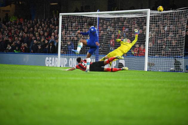 Chelsea v Bournemouth Premier League 27 12 2022. AFC Bournemouth goalkeeper Mark Travers (1) makes a save from Chelsea forward Raheem Sterling (17) during the Premier League match between Chelsea and Bournemouth at Stamford Bridge, London, England on 27 December 2022. London Stamford Bridge Greater London England Editorial use only DataCo restrictions apply See www.football-dataco.com , Copyright: xSimonxTraylenx PSI-16605-0020