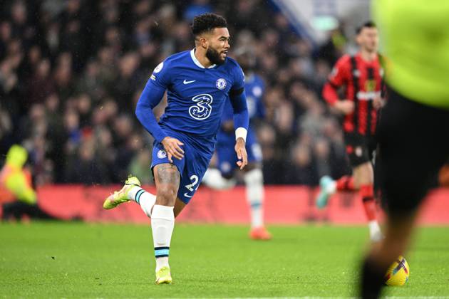Chelsea v Bournemouth Premier League 27 12 2022. Chelsea defender Reece James (24) runs forward during the Premier League match between Chelsea and Bournemouth at Stamford Bridge, London, England on 27 December 2022. London Stamford Bridge Greater London England Editorial use only DataCo restrictions apply See www.football-dataco.com , Copyright: xSimonxTraylenx PSI-16605-0034