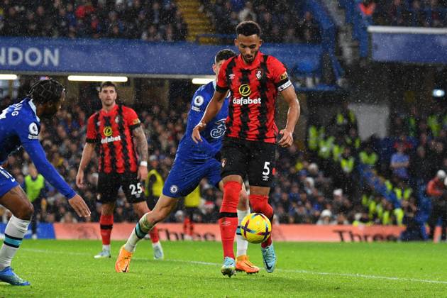 Chelsea v Bournemouth Premier League 27 12 2022. AFC Bournemouth defender Lloyd Kelly (5) on the ball during the Premier League match between Chelsea and Bournemouth at Stamford Bridge, London, England on 27 December 2022. London Stamford Bridge Greater London England Editorial use only DataCo restrictions apply See www.football-dataco.com , Copyright: xSimonxTraylenx PSI-16605-0041