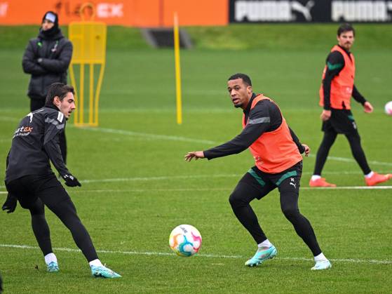 Florian Neuhaus Borussia Moenchengladbach, 32 , Alassane Plea Borussia Moenchengladbach, 14 and Jonas Hofmann Borussia Moenchengladbach, 23 Borussia Moenchengladbach, football, 1 Bundesliga, training, season 2022 2023, 04 01 2023 Borussia Moenchengladbach, football, 1 Bundesliga, training, season 2022 2023, 04 01 2023 Moenchengladbach. Copyright: xEibner-Pressefoto ThomasxHaeslerx EP_EER