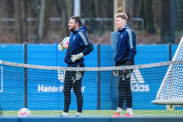 Daniel Heuer Fernandes Hamburger SV 1 and Leo Oppermann Hamburger SV 40 Training Hamburger SV, 2022 2023 season, 05 01 2023 Press photo Marcel von Fehrn Training Hamburger SV, 2022 2023 season, 05 01 2023 Hamburg Copyright: xEibner-Pressefoto MarcelxvonxFehrnx EP_MFN