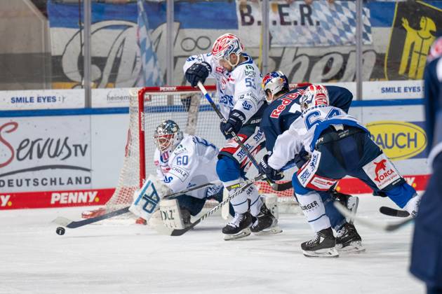 Joacim Eriksson 60 Schwenninger Wild Wings , Alex Trivellato 53 Schwenninger Wild Wings , Ben Smith 12 EHC Red Bull Muenchen , Boaz Bassen 64 Schwenninger Wild Wings , EHC Red Bull Muenchen vs Schwenninger Wild Wings , Ice Hockey , DEL Hauptrunde , 42 Spieltag , 12 1 2023 Muenchen Bayern Germany Copyright: xkolbert-press UlrichxGamelx