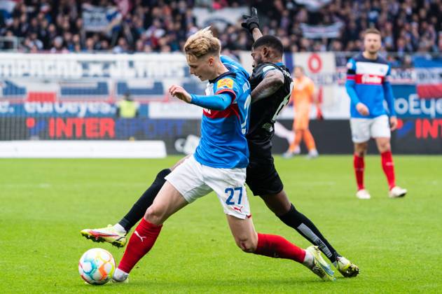 Moritz Broni Kwarteng 1 FC Magdeburg 8 fouls Finn Porath Holstein Kiel 27 Holstein Kiel vs 1 FC Magdeburg, Football, 2 Bundesliga, Matchday 20, Season 2022 23, 11 02 2023 DFL REGULATES PROHIBIT ANY USE OF PHOTOGRAPHS AS IMAGE SEQUENCES AND OR QUASI VIDEO Press Photo Marcel von Fehrn Holstein Kiel vs 1 FC Magdeburg, Football, 2 Bundesliga, Matchday 20, Season 2022 23, 11 02 2023 Kiel Copyright: xEibner-Pressefoto MarcelxvonxFehrnx EP_EER