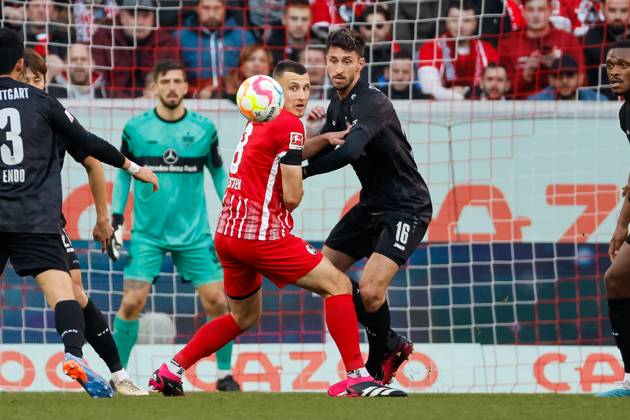 Maximilian Eggestein SC Freiburg, 08 and Atakan Karazor VfB Stuttgart 16 fighting for the ball , GER, SC Freiburg vs VfB Stuttgart, Football, Bundesliga, 20 Matchday, Season 2022 2023, 11 02 2023 DFL REGULATES PROHIBIT ANY USE OF PHOTOGRAPHS AS IMAGE SEQUENCES AND OR QUASI VIDEO GER, SC Freiburg vs VfB Stuttgart, Football, Bundesliga, 20 Matchday, Season 2022 2023, 11 02 2023 Freiburg im Breisgau Copyright: xEibner-Pressefoto GrantxHubbsx EP_GHS