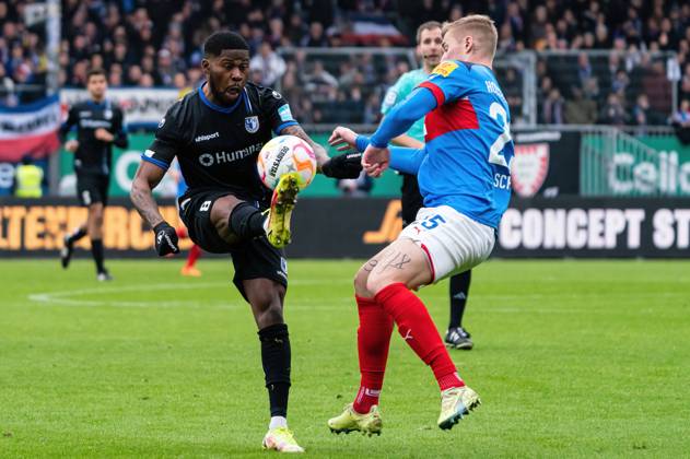 Moritz Broni Kwarteng 1 FC Magdeburg 8 vs Marvin Schulz Holstein Kiel 25 Holstein Kiel vs 1 FC Magdeburg, Football, 2 Bundesliga, Matchday 20, Season 2022 23, 11 02 2023 DFL REGULATES PROHIBIT ANY USE OF PHOTOGRAPHS AS IMAGE SEQUENCES AND OR QUASI VIDEO Press photo Marcel von Fehrn Holstein Kiel vs 1 FC Magdeburg, Football, 2 Bundesliga, Matchday 20, Season 2022 23, 11 02 2023 Kiel Copyright: xEibner-Pressefoto MarcelxvonxFehrnx EP_EER