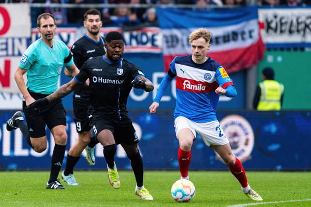 Moritz Broni Kwarteng 1 FC Magdeburg 8 fouls Finn Porath Holstein Kiel 27 Holstein Kiel vs 1 FC Magdeburg, Football, 2 Bundesliga, Matchday 20, Season 2022 23, 11 02 2023 DFL REGULATES PROHIBIT ANY USE OF PHOTOGRAPHS AS IMAGE SEQUENCES AND OR QUASI VIDEO Press Photo Marcel von Fehrn Holstein Kiel vs 1 FC Magdeburg, Football, 2 Bundesliga, Matchday 20, Season 2022 23, 11 02 2023 Kiel Copyright: xEibner-Pressefoto MarcelxvonxFehrnx EP_EER