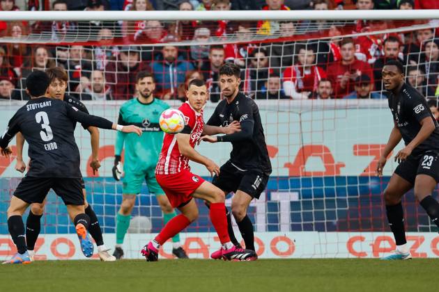 Maximilian Eggestein SC Freiburg, 08 and Atakan Karazor VfB Stuttgart 16 fighting for the ball , GER, SC Freiburg vs VfB Stuttgart, Football, Bundesliga, 20 Matchday, Season 2022 2023, 11 02 2023 DFL REGULATES PROHIBIT ANY USE OF PHOTOGRAPHS AS IMAGE SEQUENCES AND OR QUASI VIDEO GER, SC Freiburg vs VfB Stuttgart, Football, Bundesliga, 20 Matchday, Season 2022 2023, 11 02 2023 Freiburg im Breisgau Copyright: xEibner-Pressefoto GrantxHubbsx EP_GHS