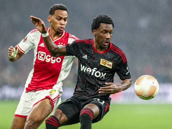 Tim Skarke FC Union Berlin, 21 in a duel against Jurrien Timber Ajax Amsterdam, 02 , NL, Ajax Amsterdam vs FC Union Berlin, UEFA Europa League Play Offs, first leg, season 2022 2023, 16 02 2023, NL, Ajax Amsterdam vs FC Union Berlin, UEFA Europa League Play Offs, first leg, season 2022 2023, 16 02 2023, Photo Eibner Pressefoto Gabriel Boia Amsterdam Copyright: xEibner-Pressefoto GabrielxBoiax EP_EER