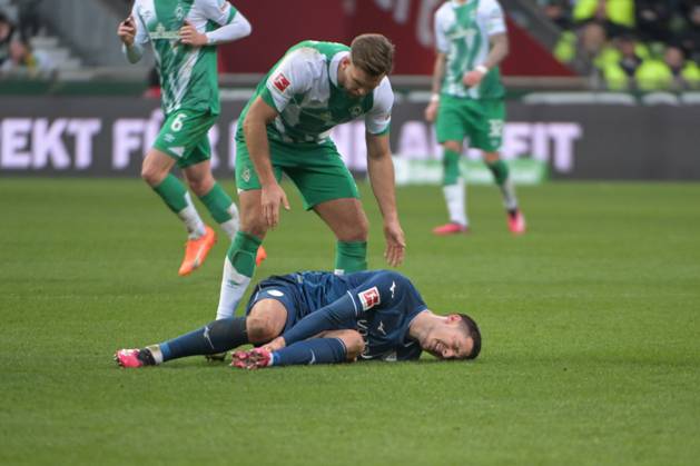 Niklas Fuellkrug SV Werder Bremen 11 looks after the injured Keven Schlotterbeck VFL Bochum 31 ,SV Werder Bremen VFL Bochum, Football, Bundesliga, DFL, 25 02 2023 DFB regulations prohibit any use of photographs as image sequences and or quasi video Bremen Bremen Germany Copyright: xkolbert-press BurghardxSchreyerx