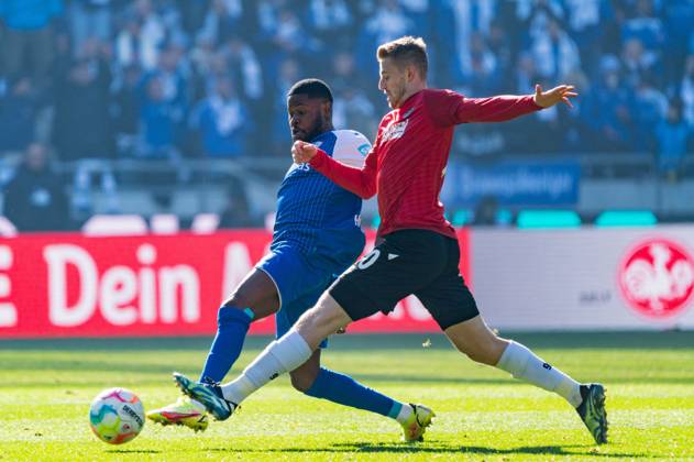 Moritz Broni Kwarteng 1 FC Magdeburg 8 vs Leo Weinkauf Hannover 96, 30 Hannover 96 vs 1 FC Magdeburg, Football, 2 Bundesliga, Matchday 22, Season 2022 23, 26 02 2023 DFL REGULATES PROHIBIT ANY USE OF PHOTOGRAPHS AS IMAGE SEQUENCES AND OR QUASI VIDEO Press Photo Marcel von Fehrn Hannover 96 vs 1 FC Magdeburg, Football, 2 Bundesliga, Matchday 22, Season 2022 23, 26 02 2023 Hannover Copyright: xEibner-Pressefoto MarcelxvonxFehrnx EP_EER