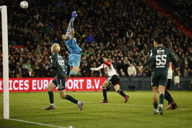 ROTTERDAM - (l-r) Thijmen Blokzijl of FC Groningen, FC Groningen goalkeeper Michael Verrips, Ezequiel Bullaude of Feyenoord during the Dutch premier league match between Feyenoord and FC Groningen at Feyenoord Stadion de Kuip on March 4, 2023 in Rotterdam, Netherlands. ANP PIETER STAM DE JONGE Dutch Eredivisie 2022 2023 xVIxANPxSportx xxANPxIVx 464218542 originalFilename: 464218542