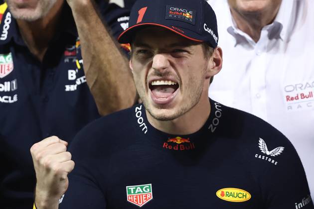 F1 Bahrain Grand Prix Max Verstappen celebrates with Red Bull Racing team after Formula 1 Bahrain Grand Prix at Bahrain International Circuit in Sakhir, Bahrain on March 5, 2023. Sakhir Bahrain Copyright: xJakubxPorzyckix originalFilename:porzycki-f1bahrai230305_np8Q6
