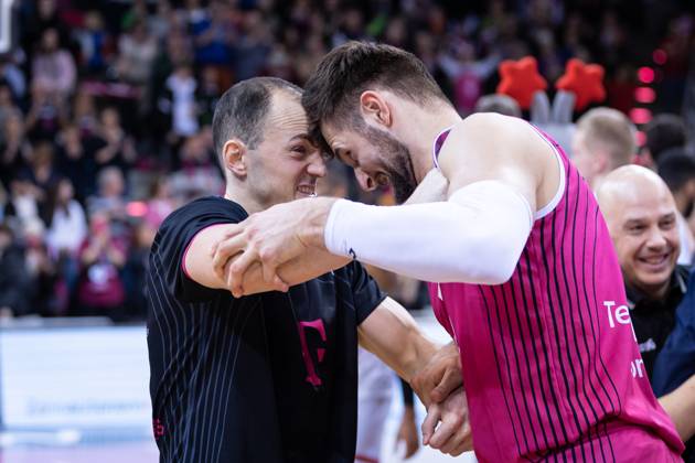 easyCredit Basketball Bundesliga, Telekom Baskets Bonn vs Würzburg Baskets, 11 03 2023 Karsten TADDA Telekom Baskets Bonn 9 and Leon KRATZER Telekom Baskets Bonn 21 celebrate Copyright: xBEAUTIFULxSPORTS Derixx