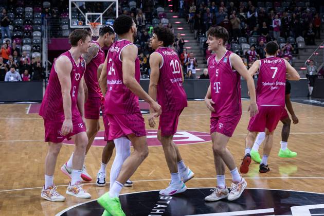 easyCredit Basketball Bundesliga, Telekom Baskets Bonn vs Würzburg Baskets, 11 03 2023 The Telekom Baskets team dances to the Humba Copyright: xBEAUTIFULxSPORTS Derixx