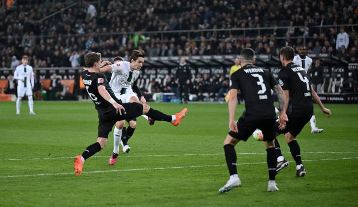 Florian Neuhaus Borussia Moenchengladbach , li , scores the goal to 2 1 17 03 2023, Football GER, season 2022 2023, 1 Bundesliga, 25 matchday, Borussia Mönchengladbach SV Werder Bremen, Moenchengladbach Borussia Park Nordrhein Westfalen Germany Team2