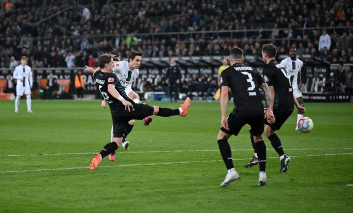 Florian Neuhaus Borussia Moenchengladbach , li , scores the goal to 2 1 17 03 2023, Football GER, season 2022 2023, 1 Bundesliga, 25 matchday, Borussia Mönchengladbach SV Werder Bremen, Moenchengladbach Borussia Park Nordrhein Westfalen Germany Team2