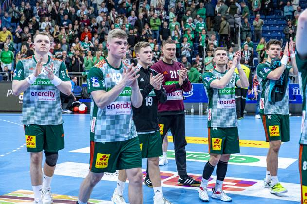 v l , TSV Hannover Burgdorf green against Füchse Berlin black on match day 26 of the 2022 2023 season in the LIQUI MOLY Handball Bundesliga 06 04 2023, ZAG Arena Hannover, GER , Copyright: xJanxGuentherx xTSVxHannover-Burgdorfx