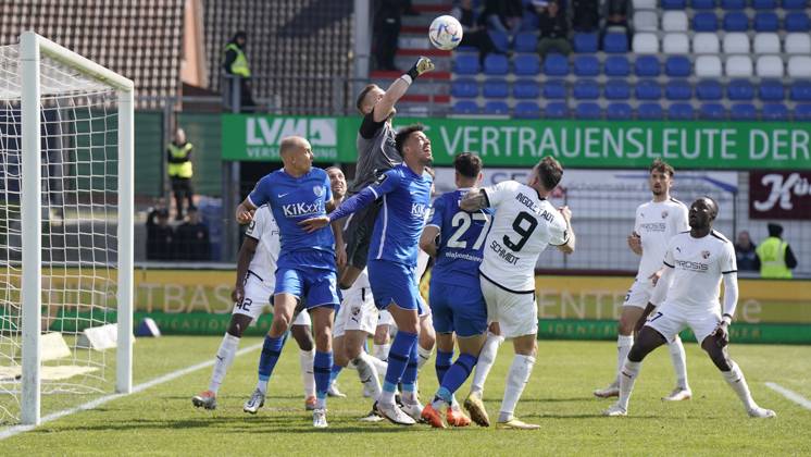09 04 2023, Hänsch Arena, Meppen, GER, 3 Liga, 31 Spieltag SV Meppen vs FC Ingolstadt 04, Goalkeeper Marius Funk FC Ingolstadt 1 DFL REGULATES PROHIBIT ANY USE OF PHOTOGRAPHS AS IMAGE SEQUENCES AND OR QUASI VIDEO Meppen Niedersachsen Germany Hänsch Arena