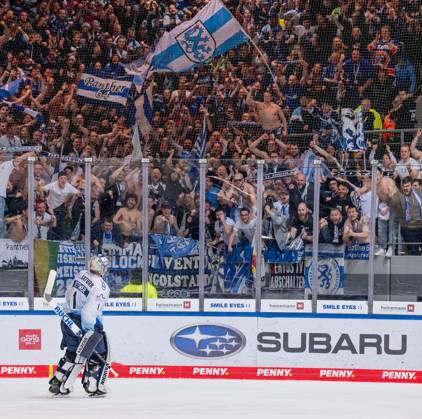 Jonas Stettmer goalie, ERC Ingolstadt Panther, 1 celebrates the win with the fans EHC Red Bull Muenchen vs ERC Ingolstadt, ice hockey, DEL, playoffs, final game 3, season 2022 2023, 18 04 2023 EHC Red Bull Muenchen vs ERC Ingolstadt, ice hockey, DEL, playoffs, final game 3, season 2022 2023, 18 04 2023 Muenchen Copyright: xEibner-Pressefoto HeikexFeinerx EP_HFR