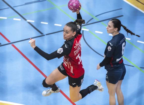<p>29 04 2023-Bad Langensalza: Handball Frauen 1. Bundesliga Frauen Saison 2022-2023 Salzhalle 22. Spieltag Thueringer HC - Neckarsulmer Sport-Union im Foto: Johanna Stockschläder 18 (Thüringer HC) im Zweikampf mit Tija Gomilar Zickero 6 (Neckarsulmer Sport-Union) ( Deutschland Thueringen Bad Langensalza Copyright: SaschaxFromm