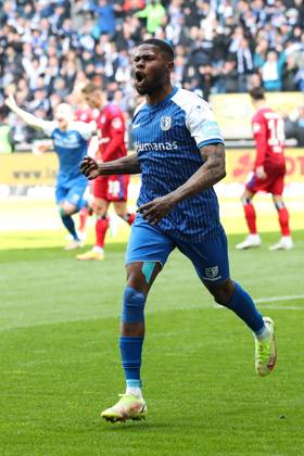 Goal celebration scorer Moritz Broni Kwarteng 1 FC Magdeburg,8 hits to 1 0 2 Football Bundesliga season 2022 2023 1 FC Magdeburg vs Hamburger SV in the MDCC Arena in Magdeburg action,soccer,man,men,Germany,29 04 2023