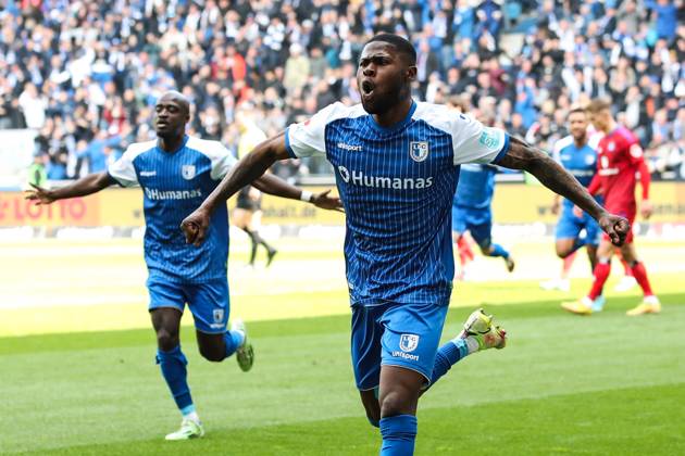 Goal celebration scorer Moritz Broni Kwarteng 1 FC Magdeburg,8 hits to 1 0 2 Football Bundesliga season 2022 2023 1 FC Magdeburg vs Hamburger SV in the MDCC Arena in Magdeburg action,soccer,man,men,Germany,29 04 2023