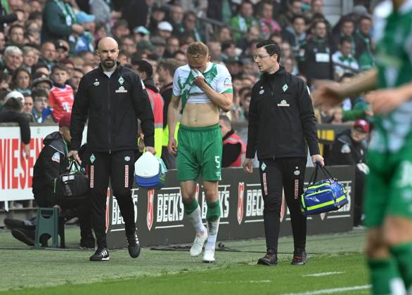 Injury Amos Pieper Werder Bremen 06 05 2023, football GER, season 2022 2023, 1 Bundesliga, 31 matchday, SV Werder Bremen FC Bayern München Bremen Weserstadion Bremen Germany Team2