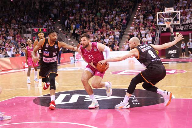 Leon Kratzer Telekom Baskets Bonn vs ratiopharm ulm Photo Jörn Wolter
