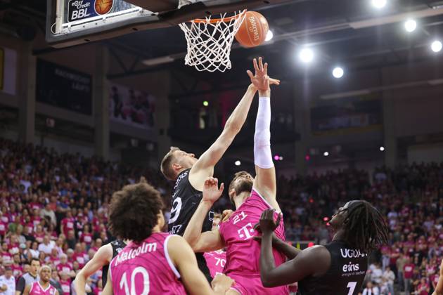 Leon Kratzer Telekom Baskets Bonn vs NINERS Chemnitz Playoffs Quarterfinals Game 2
