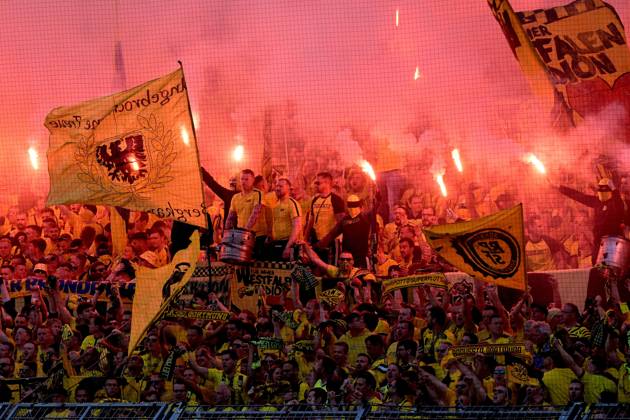 DORTMUND - Borussia Dortmund supporters ahead of the Bundesliga match between Borussia Dortmund and 1 FSV Mainz 05 at the Signal Iduna Park on May 27, 2023 in Dortmund, Germany. AP Dutch Height Bundesliga 2022 2023 xVIxANPxSportx xGerritxvanxKeulenxIVx 470317029 originalFilename: 470317029
