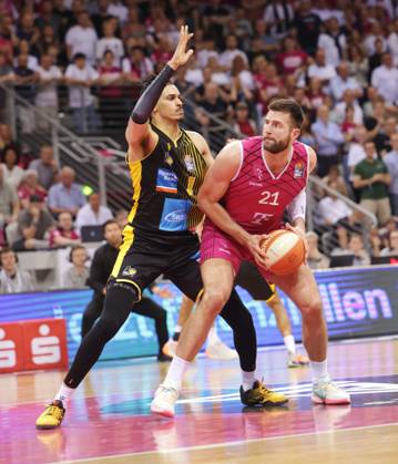 Leon Kratzer Telekom Baskets Bonn vs MHP RIESEN Ludwigsburg , Playoffs Semifinals Game 1