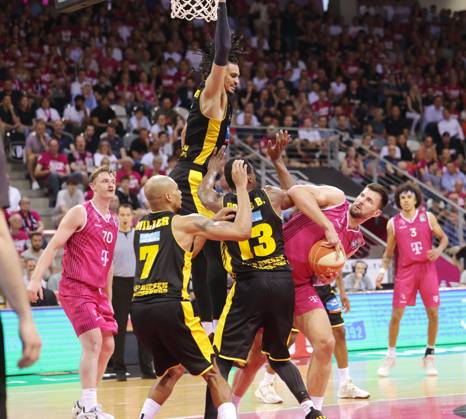 Leon Kratzer Telekom Baskets Bonn vs MHP RIESEN Ludwigsburg , Playoffs Semifinal Game 2