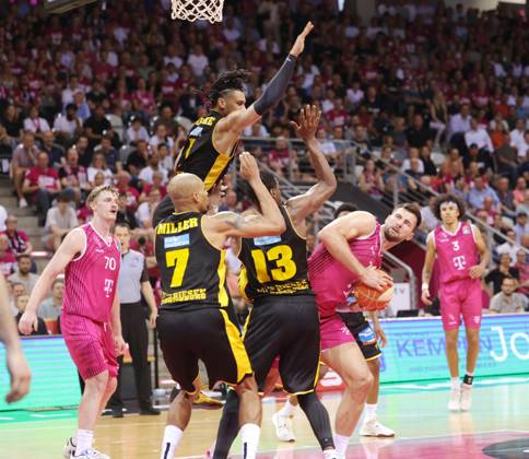 Leon Kratzer Telekom Baskets Bonn vs MHP RIESEN Ludwigsburg , Playoffs Semifinal Game 2