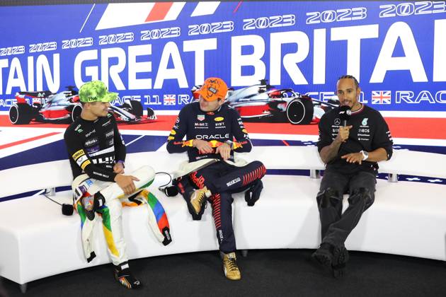 NORRIS Lando (gbr), McLaren F1 Team MCL60, VERSTAPPEN Max (ned), Red Bull Racing RB19, HAMILTON Lewis (gbr), Mercedes AMG F1 Team W14, portrait press conference, PK, Pressekonferenz during the 2023 Formula 1 Aramco British Grand Prix, 10th round of the 2023 Formula One World Championship, WM, Weltmeisterschaft from July 7 to 9, 2023 on the Silverstone Circuit, in Silverstone, United Kingdom Copyright: xAntoninxVincent DPPI IPAxSportx x xIPAxSportx 0 IPA_IPA39138875
