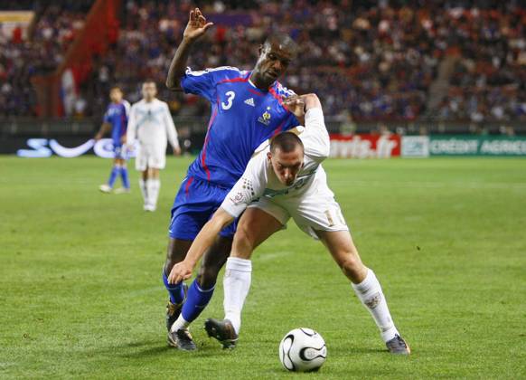 Soccer - UEFA European Championship, EM, Europameisterschaft 2008 Qualifying, Group B, France vs Scotland - Paris France s Claude Makelele and Scotland s John O Connor battle for the ball during the UEFA European Championship Qualifying match, Group B, France vs Scotland at at Parc des Princes in Paris, France on September 12, 2007. Scotland won 1-0. Photo Christian Liewig ABACAPRESS.COM Paris France Copyright: xLiewigxChristian ABACAx 131574_21 LiewigxChristian ABACAx 131574_21