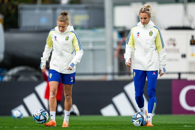 230804 Filippa Angeldahl and Nathalie Björn of the Swedish women s national soccer team at a training session during the FIFA Women s World Cup on August 4, 2023 in Melbourne Photo Mathias Bergeld BILDBYRAN code MB MB0666 football soccer football soccer soccer soccer World Cup World Cup fifa womens world cup träning practice training sverige a sweden 16 dam bbeng Copyright: MATHIASxBERGELD BB230804MB067