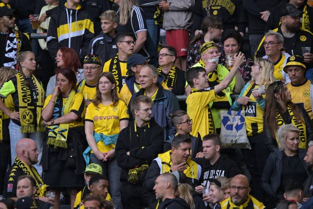 DORTMUND - Borussia Dortmund supporters during the friendly match between Borussia Dortmund and Ajax Amsterdam at Signal Iduna Park on August 6, 2023 in Dortmund, Germany. AP Dutch Height Pre-Season Friendly 2023 2024 xVIxANPxSportx xGerritxvanxKeulenxIVx 475201239 originalFilename: 475201239