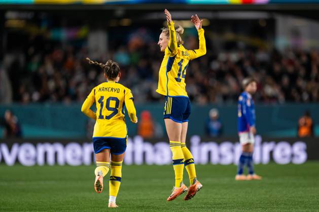 230811 Nathalie Bjorn of Sweden celebrates after Filippa Angeldahl not pictured scored 0 2 during the FIFA Women s World Cup quarterfinal between Japan and Sweden on August 11, 2023 in Auckland Photo Mathias Bergeld BILDBYRAN code MB MB0685 football soccer football soccer football world cup world championship world cup fifa womens world cup quarterfinal quarterfinal quarterfinals japan sverige a sweden 23 dam bbeng fotball vm verdensmesterskap kvinner women women jubel Copyright: MATHIASxBERGELD BB230811MB153