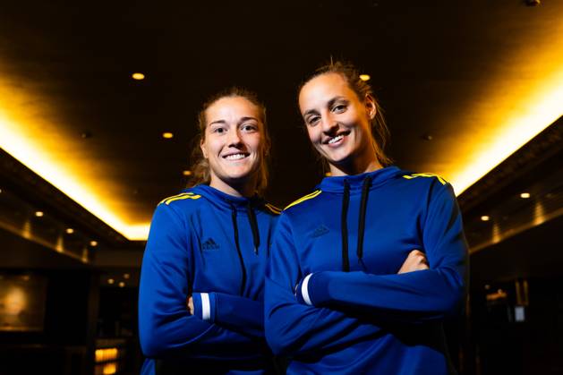 230813 Filippa Angeldahl and Nathalie Björn of the Swedish women s national soccer team pose for a picture at a press event during the FIFA Women s World Cup on August 13, 2023 in Auckland Photo Mathias Bergeld BILDBYRAN code MB MB0688 football soccer fotball fotbolls vm verdensmästerskap vm fifa womens world cup pressträff event meeting sverige a sweden 25 dam bbeng portrait porträtt Copyright: MATHIASxBERGELD BB230813MB041